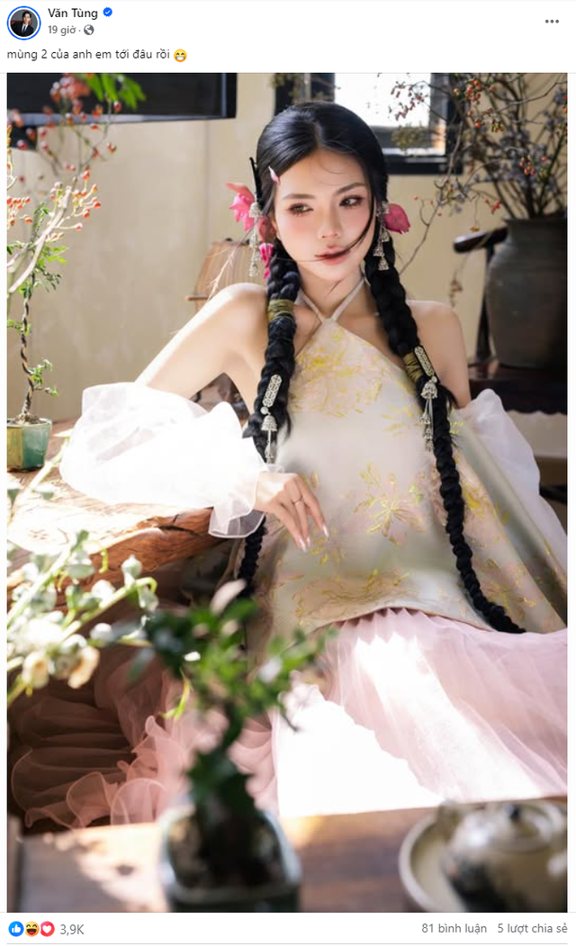 Khoe vợ ngày Tết, BLV Văn Tùng bị fan nghi có Khoe vợ ngày Tết, BLV Văn Tùng bị fan nghi có