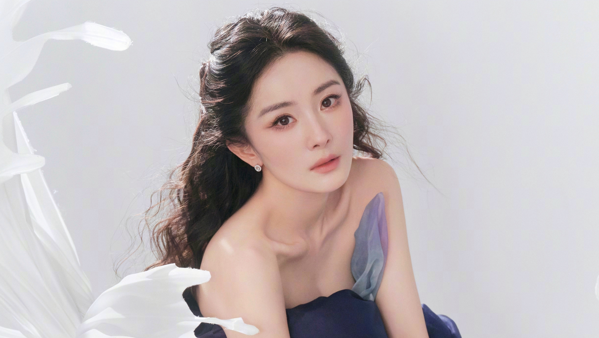 Triệu Lệ Dĩnh bị kẻ thù số 1 cà khịa ngay trên sóng trực tiếp, tất cả là vì mối ân oán kéo dài 15 năm- Ảnh 5. Triệu Lệ Dĩnh bị kẻ thù số 1 cà khịa ngay trên sóng trực tiếp, tất cả là vì mối ân oán kéo dài 15 năm- Ảnh 5.