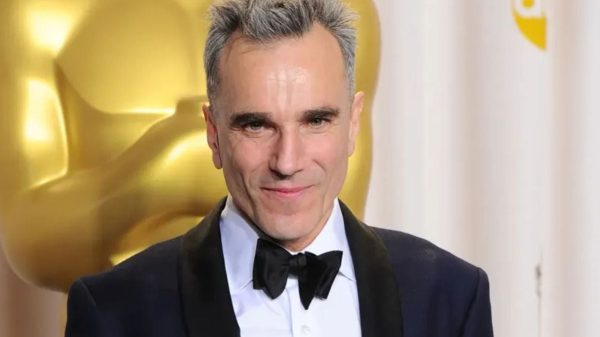 Daniel Day-Lewis Quay Lại Màn Bạc: Trở Lại Đầy Cảm Xúc trong Anemone brad pitt anemone zwwhjpg