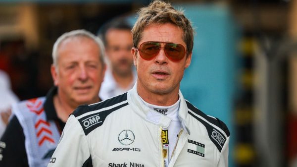 F1: The Movie - Brad Pitt Trở Lại Đường Đua, Đẹp Mãn Nhãn Nhưng Vẫn Ngập... Quảng Cáo 30 F1: The Movie - Brad Pitt Trở Lại Đường Đua, Đẹp Mãn Nhãn Nhưng Vẫn Ngập... Quảng Cáo brad pitt f1 the mpvie tucqjpg