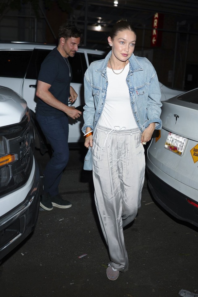 Gigi Hadid: Yêu trai đẹp hơn 20 tuổi là như thế này sao?- Ảnh 5. Gigi Hadid: Yêu trai đẹp hơn 20 tuổi là như thế này sao?- Ảnh 5.