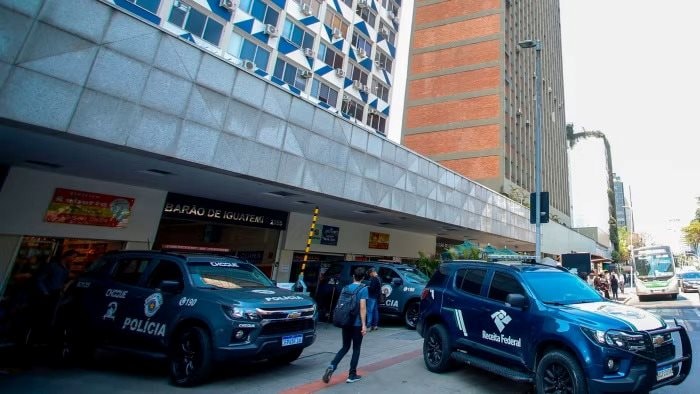 Triệt phá đường dây rửa tiền, pha trộn xăng dầu quy mô siêu khủng: Hơn 1.000 cây xăng liên can, 350 cá nhân, doanh nghiệp bị bắt giữ, phong tỏa gần 5.000 tỷ đồng- Ảnh 1. Triệt phá đường dây rửa tiền, pha trộn xăng dầu quy mô siêu khủng: Hơn 1.000 cây xăng liên can, 350 cá nhân, doanh nghiệp bị bắt giữ, phong tỏa gần 5.000 tỷ đồng- Ảnh 1.