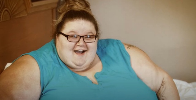 Người phụ nữ nặng 357kg, béo đến mức phải đối mặt nguy cơ nằm liệt giường cả đời gây kinh ngạc vì diện mạo hiện tại- Ảnh 3. Người phụ nữ nặng 357kg, béo đến mức phải đối mặt nguy cơ nằm liệt giường cả đời gây kinh ngạc vì diện mạo hiện tại- Ảnh 3.