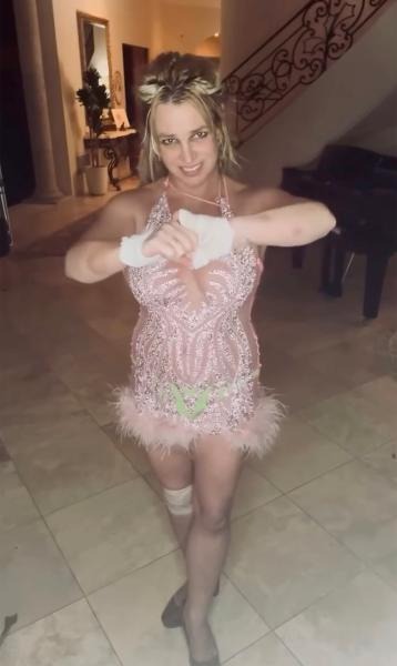 Ái ngại với video mới của Britney Spears!- Ảnh 1. Ái ngại với video mới của Britney Spears!- Ảnh 1.