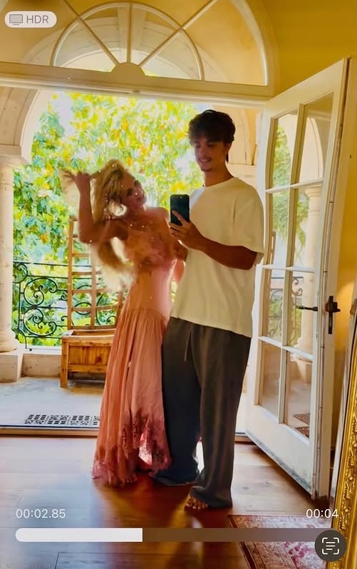 Britney Spears hạnh phúc hàn gắn với con trai: Nhìn visual quý tử cao 1m91 mà sốc!- Ảnh 1.