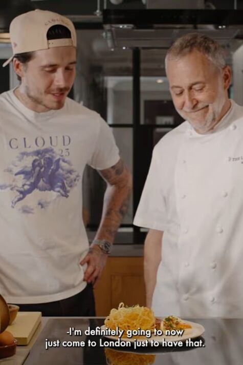 Brooklyn Beckham lại “đá xéo” David và Victoria, lộ rõ khoảng cách không thể hàn gắn- Ảnh 3.