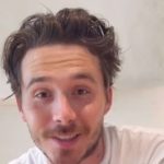 Brooklyn Beckham lại “đá xéo” David và Victoria, lộ rõ khoảng cách không thể hàn gắn brooklyn si 6389034 17563549998741493002273 1756361594818 1756361595060461463497 0 0 622 1187 crop 17563617091161799586052jpg