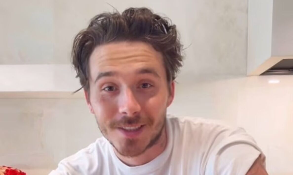 Brooklyn Beckham lại “đá xéo” David và Victoria, lộ rõ khoảng cách không thể hàn gắn- Ảnh 2.