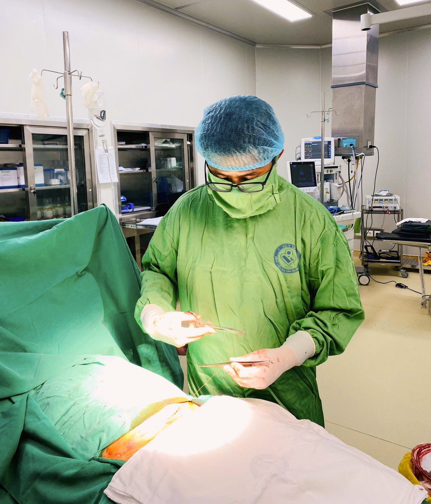 Bác sĩ nội trú và khoảnh khắc giành giật sự sống trong gang tấc - 3