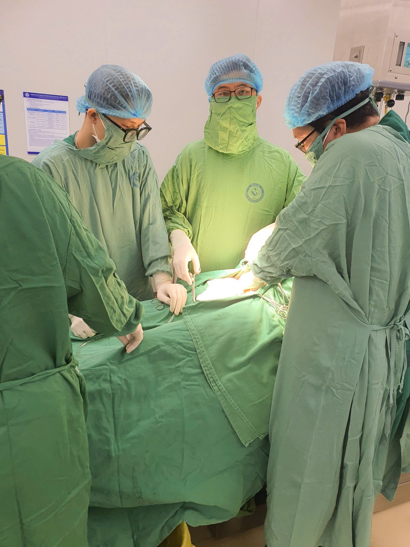 Một ca mổ nơi bác sĩ Quyết đang học tập.