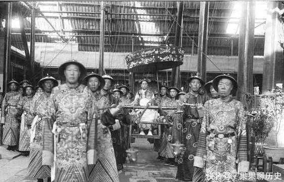 7 ảnh hiếm thời cuối nhà Thanh hé lộ nhiệm vụ đặc biệt, không phải hầu hạ của thái giám: Khác xa phim ảnh- Ảnh 1.