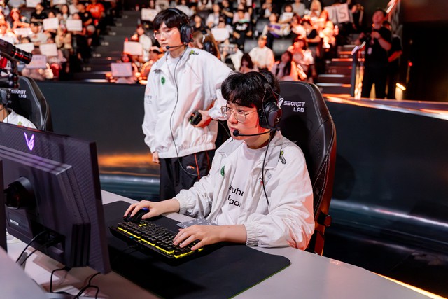 "Bug" cực nặng ngay trong trận T1 - HLE khiến cộng đồng xôn xao bug t1 hle 4 17552599335931361905771