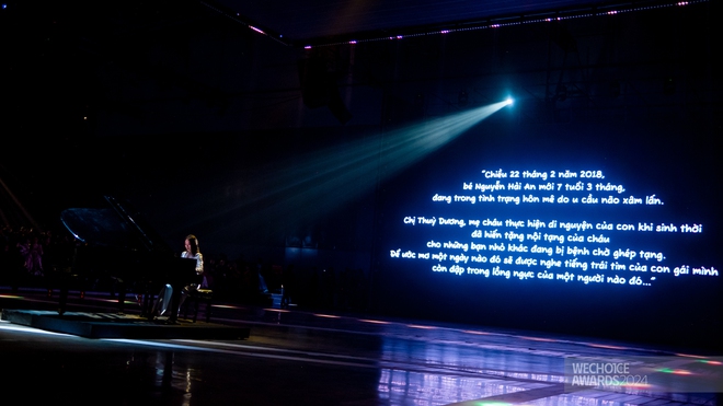 Nhã Phương, Thuỳ Tiên và dàn sao Việt rơi nước mắt khi chứng kiến 1 điều diễn ra ở WeChoice Awards 2024- Ảnh 6. Nhã Phương, Thuỳ Tiên và dàn sao Việt rơi nước mắt khi chứng kiến 1 điều diễn ra ở WeChoice Awards 2024- Ảnh 6.