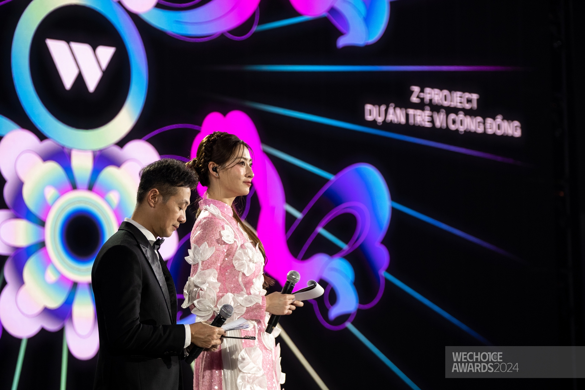 MC Anh Tuấn đang dẫn chương trình bỗng dưng rời khỏi vị trí, Hoa hậu gen Z xử lý bằng 1 câu cực khéo!- Ảnh 6. MC Anh Tuấn đang dẫn chương trình bỗng dưng rời khỏi vị trí, Hoa hậu gen Z xử lý bằng 1 câu cực khéo!- Ảnh 6.