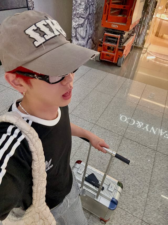 Đại hội sao SMTOWN đổ bộ Tân Sơn Nhất: Taeyeon và