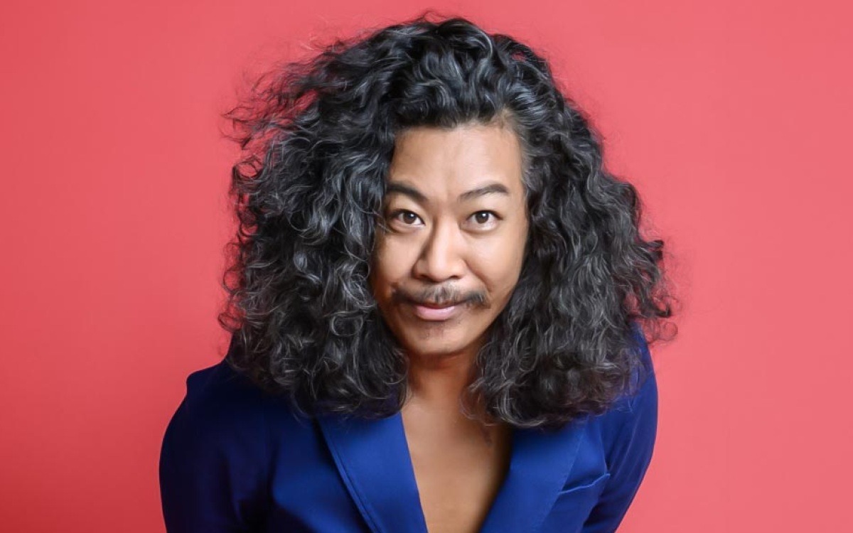 Nam diễn viên rơi từ tầng 8 tử vong tại chỗ, camera an ninh hé lộ bi kịch từ chiếc điện thoại- Ảnh 2.