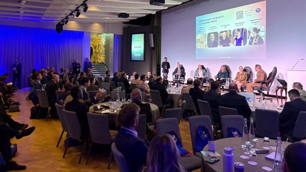 Vương quốc Anh tổ chức giải esports quốc tế đầu tiên dành cho quân nhân 27 Vương quốc Anh tổ chức giải esports quốc tế đầu tiên dành cho quân nhân buoi cong bo giai dau esports quan doi swhcjpg