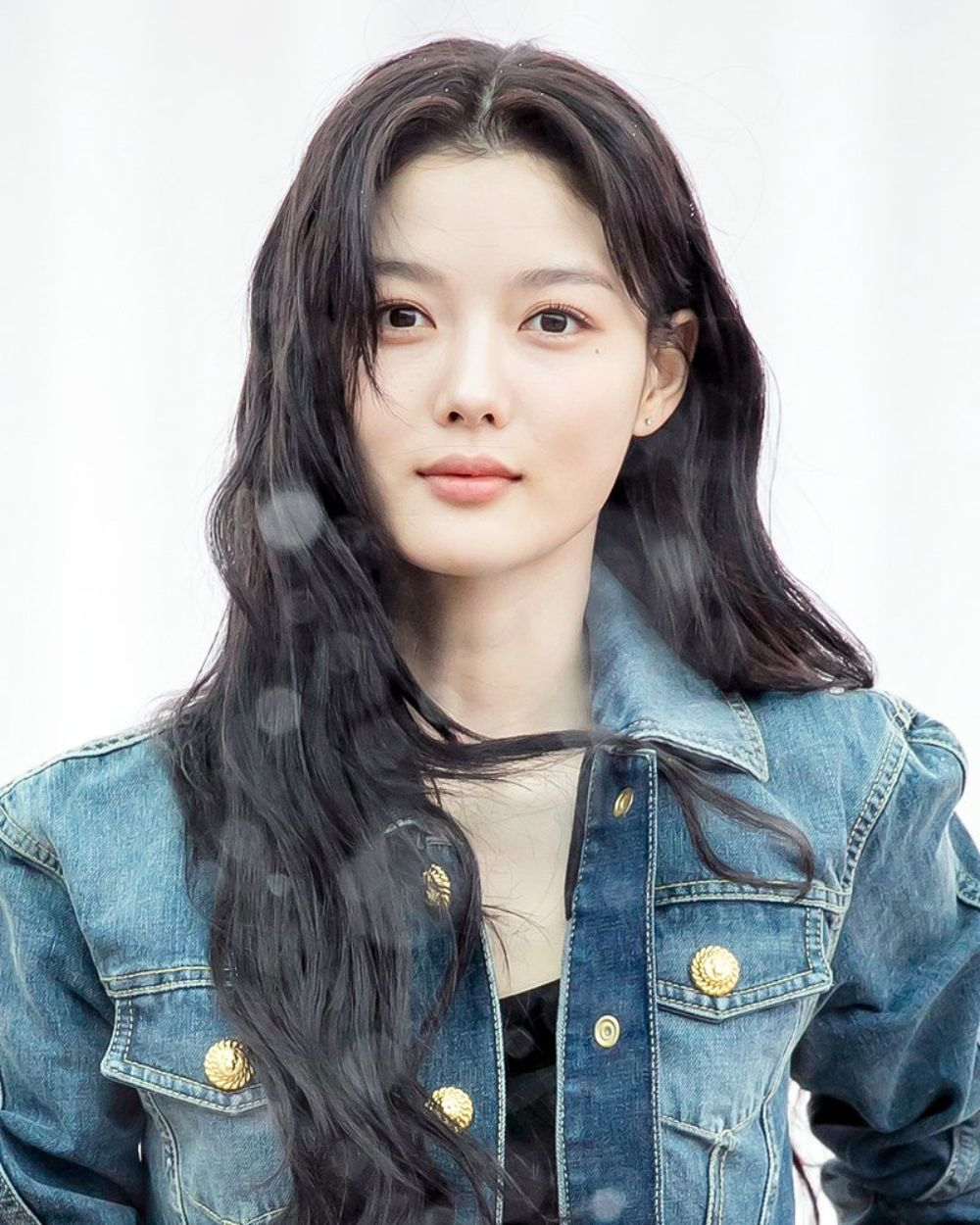 bzvn-kim-yoo-jung-balmain-thu-do-1765079485456-17650794879851159998839 "Em gái quốc dân" Kim Yoo Jung nũng nịu yêu phát hờn, tạo nên "6 giây thần thánh" náo loạn cả AAA bzvn kim yoo jung balmain thu do 1765079485456 17650794879851159998839