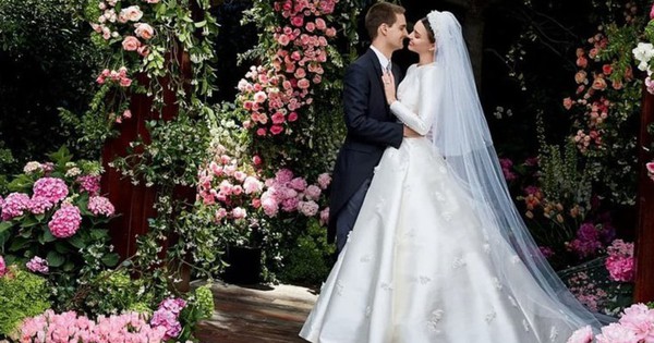 Đây mới là tổng tài đời thật: Bỏ học Stanford, 25 tuổi đã tự mình thành tỷ phú, kết hôn với siêu mẫu nóng bỏng nhất thế giới c0 68a45f4f74bfd40e4bb7 1758254127815332007986 63 0 703 1024 crop 1758254582701529701198 1758257554903 17582575577351338278958 0 0 477 764 crop 1758257573897752310316jpg