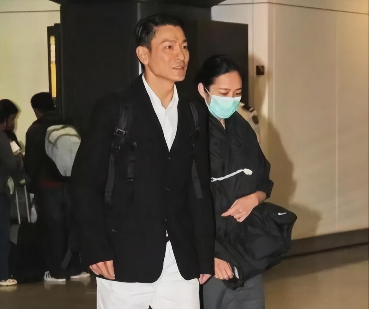 Tranh cãi nam thần hạng A đã có vợ con