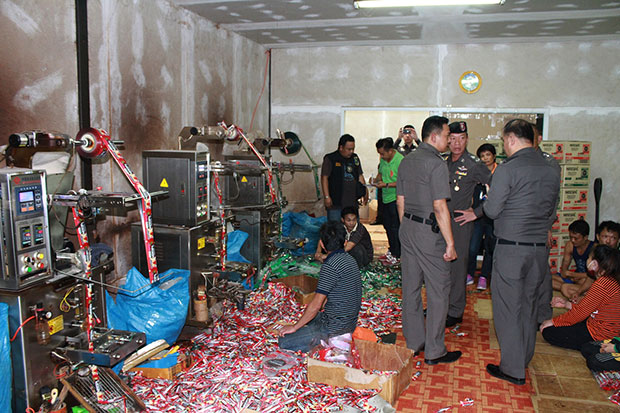 Đột kích một nhà kho, công an triệt phá đường dây sản xuất cà phê Nescafé giả quy mô hàng tỷ đồng, tịch thu hơn 300.000 sản phẩm- Ảnh 1.