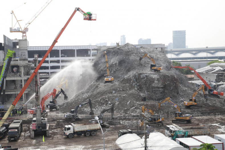 Tòa nhà chọc trời trị giá 2,1 tỉ baht biến thành đống đổ nát chỉ trong vài giây sau khi động đất xảy ra (Ảnh: Pattarapong Chatpattarasill) Tòa nhà chọc trời trị giá 2,1 tỉ baht ở Thái Lan biến thành đống đổ nát chỉ trong vài giây sau khi động đất xảy ra. (Ảnh: Pattarapong Chatpattarasill)