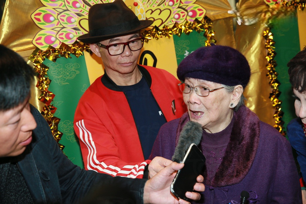 Showbiz có 1 người đẹp y hệt Từ Hy Viên: Chết cũng không yên!- Ảnh 6. Showbiz có 1 người đẹp y hệt Từ Hy Viên: Chết cũng không yên!- Ảnh 6.