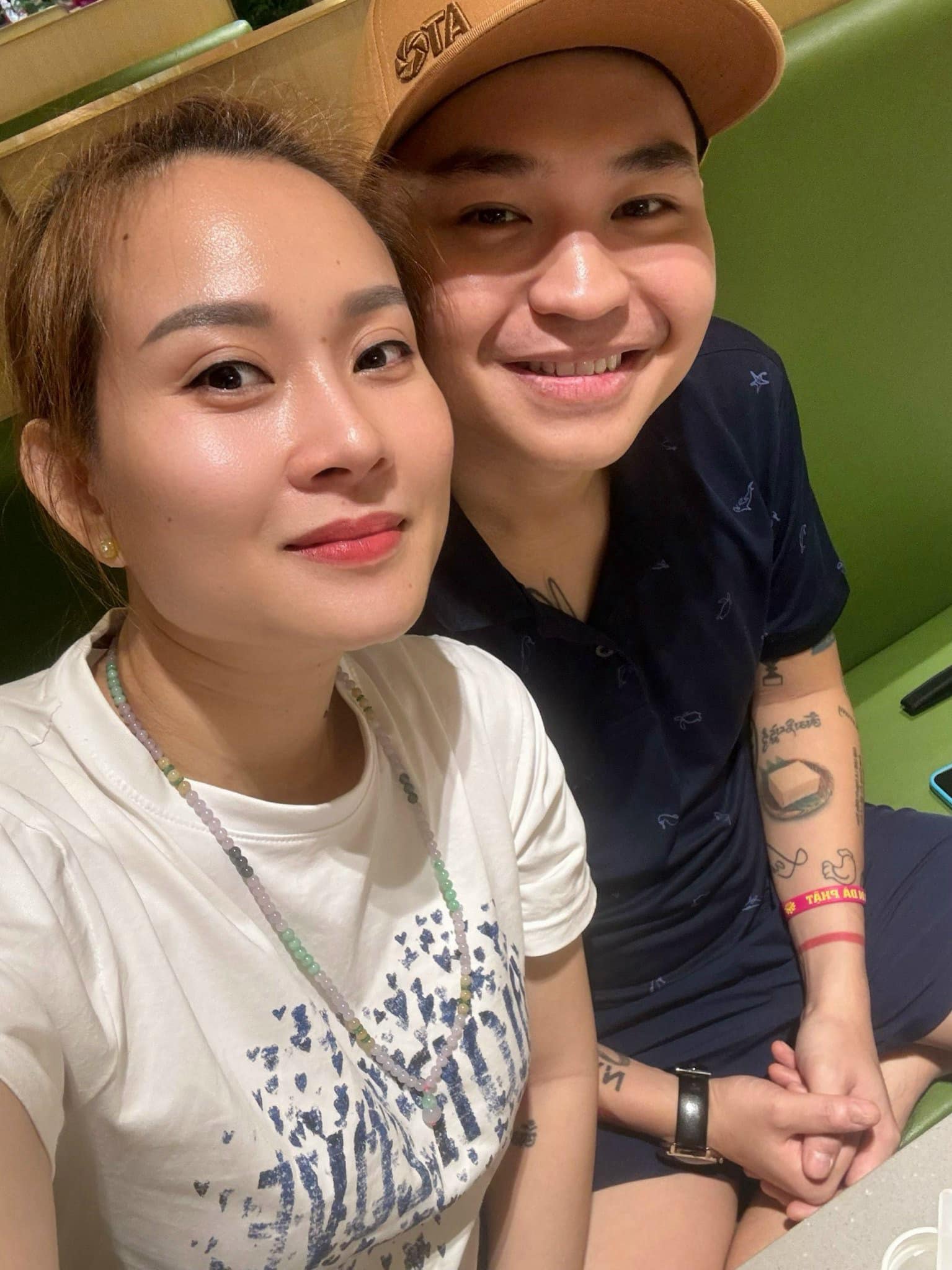 Nhan sắc vợ hơn 8 tuổi, có 2 con riêng của nam ca sĩ Việt có tiếng- Ảnh 3.