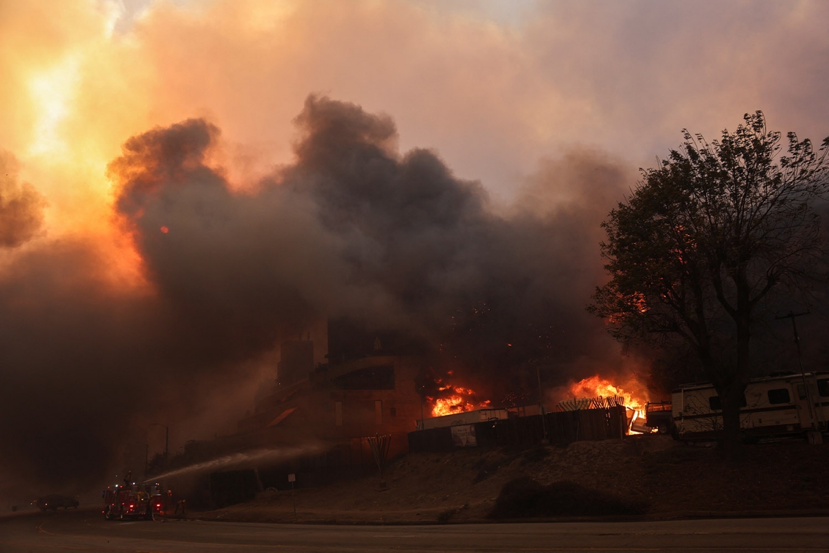 Cảnh tượng khủng khiếp như hỏa ngục trong vụ cháy rừng ở Los Angeles- Ảnh 17. Cảnh tượng khủng khiếp như hỏa ngục trong vụ cháy rừng ở Los Angeles- Ảnh 17.