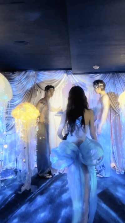 Mỹ nhân showbiz tổ chức buổi tiệc “cháy” nhất từ trước tới nay, mời dàn mỹ nam khoe body bỏng mắt- Ảnh 1. Mỹ nhân showbiz tổ chức buổi tiệc “cháy” nhất từ trước tới nay, mời dàn mỹ nam khoe body bỏng mắt- Ảnh 1.