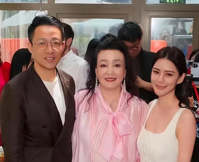 Từ Hy Viên và hotgirl tai tiếng được mẹ chồng đối xử khác biệt một trời một vực- Ảnh 3.