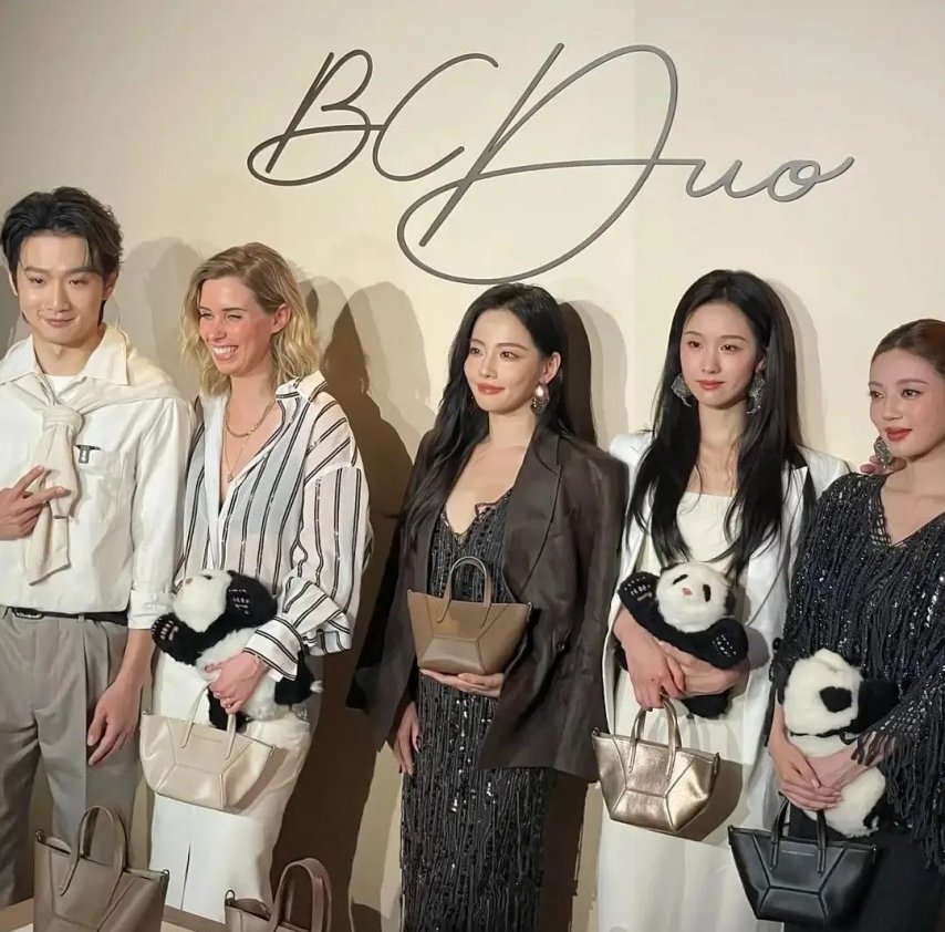 Dàn sao thi nhau “hồi sinh” sau bê bối: