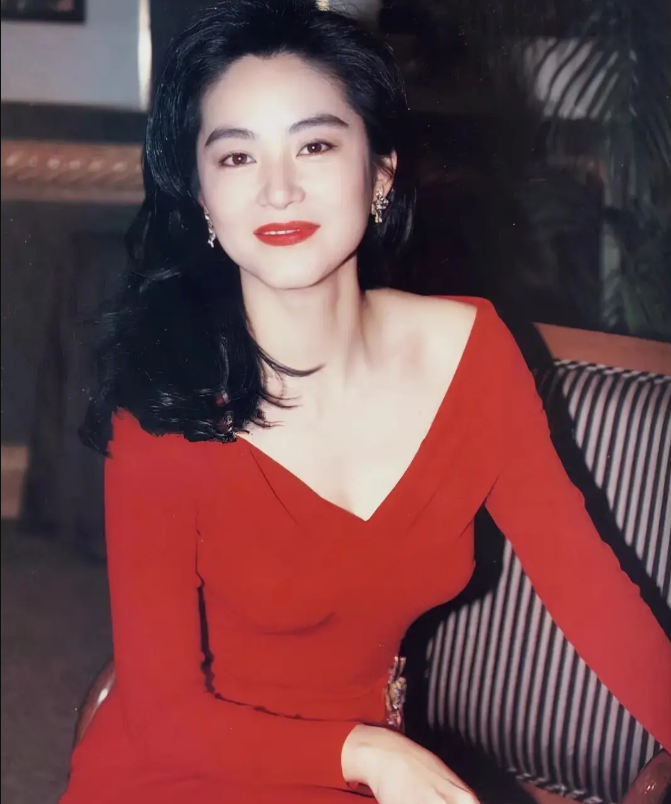 “Tứ đại mỹ nhân” cũng bị chê: Lâm Thanh Hà có tướng đàn ông, Lý Gia Hân quá nhiều khuyết điểm- Ảnh 3.