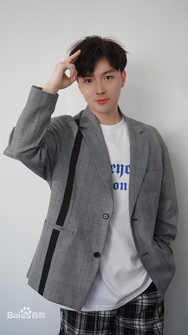 c2cec3fdfc039245d6889a50e1c1b3c2-1755851428649658461677-1755864175683-17558641761182088100388 "Sao nhí số 1 showbiz" 14 tuổi đầu không còn 1 sợi tóc, khổ sở chịu đựng 300 mũi kim để cứu diện mạo c2cec3fdfc039245d6889a50e1c1b3c2 1755851428649658461677 1755864175683 17558641761182088100388