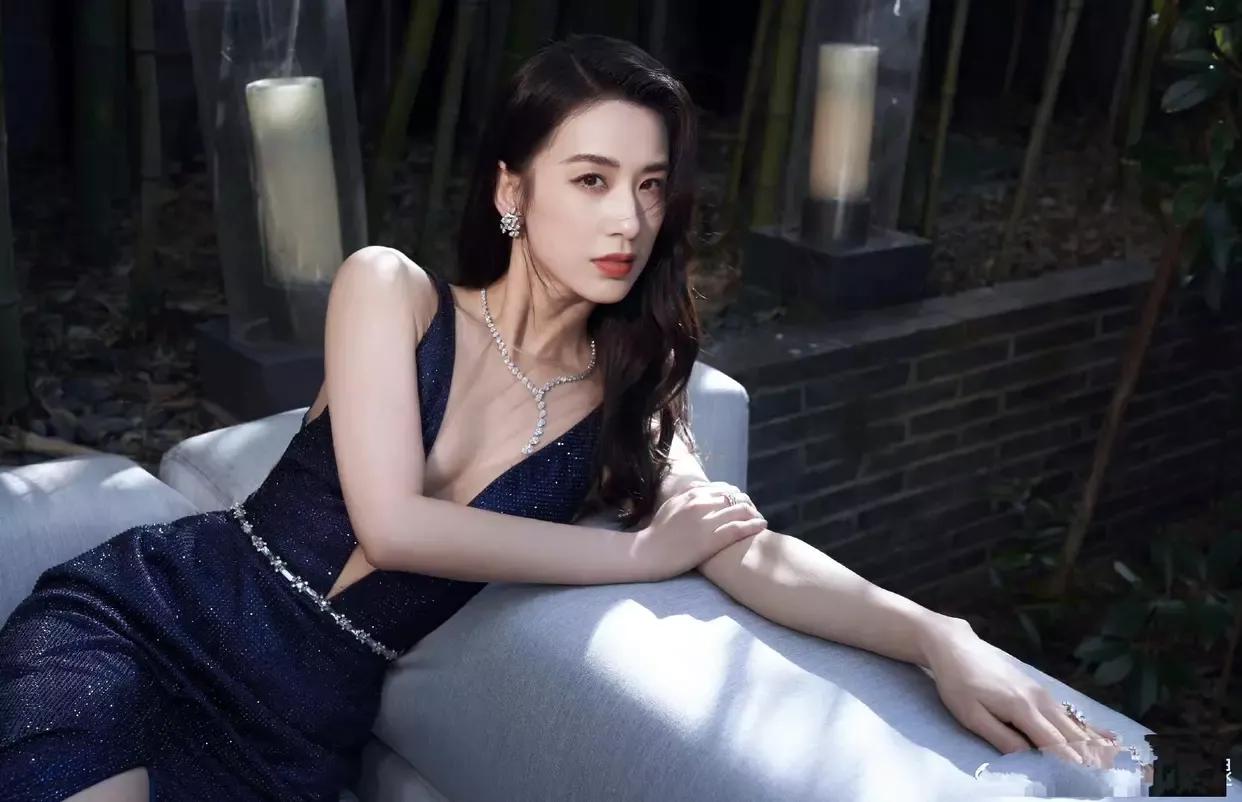 Các đại gia Cbiz: Mỹ nhân phản bội Châu Tinh Trì dùng thùng rác 200 triệu, Lâm Thanh Hà xứng danh