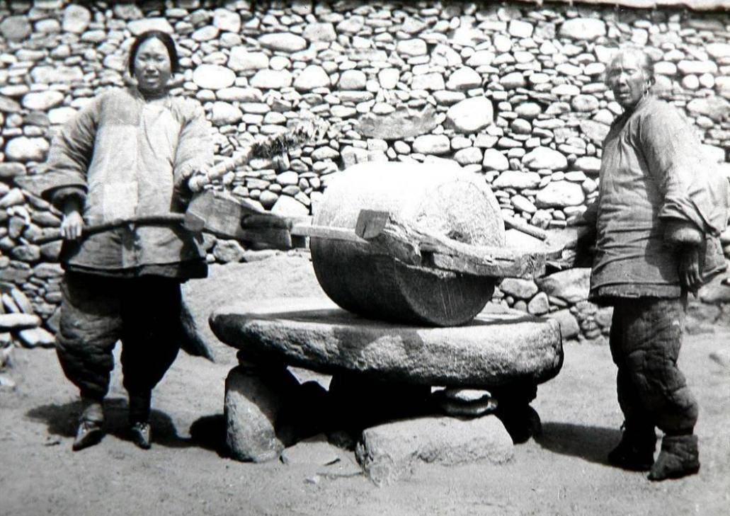 Bộ ảnh hiếm chụp thời nhà Thanh hơn 100 năm trước: Ngỡ ngàng trước nhan sắc giai nhân đứng cạnh Từ Hi Thái hậu- Ảnh 2.