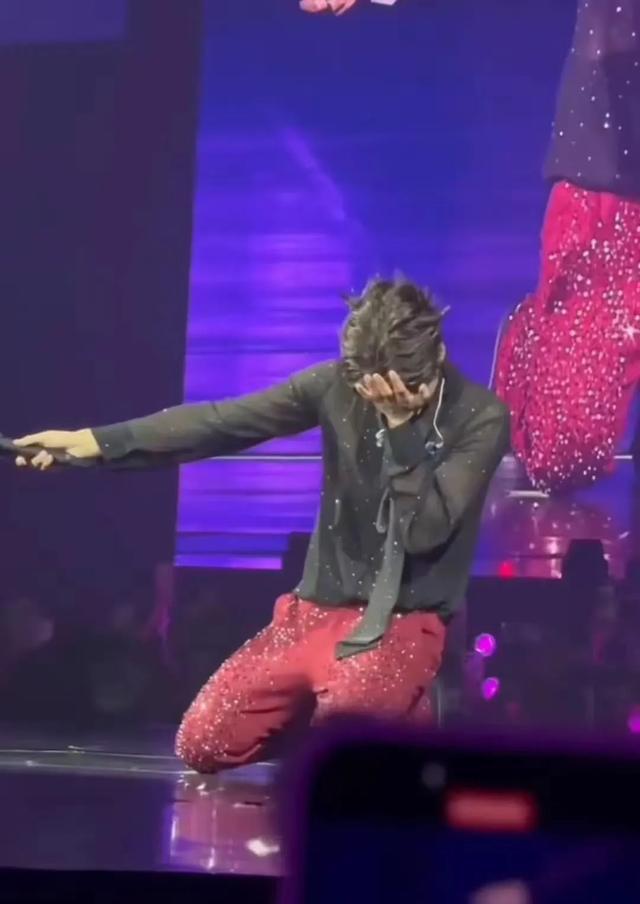 Dàn sao thi nhau “hồi sinh” sau bê bối: