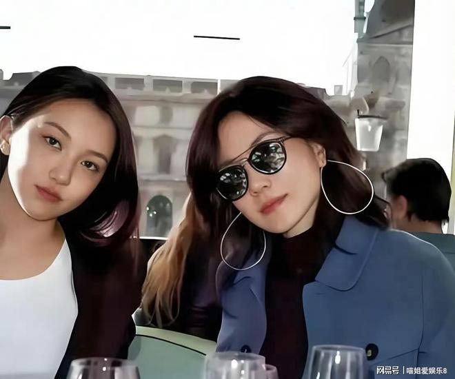 2 bóng hồng của Tạ Đình Phong: Người thoải mái cho con “nhả khói”, Trương Bá Chi lại phạt con vì lỡ nhíu mày với bảo vệ- Ảnh 5.