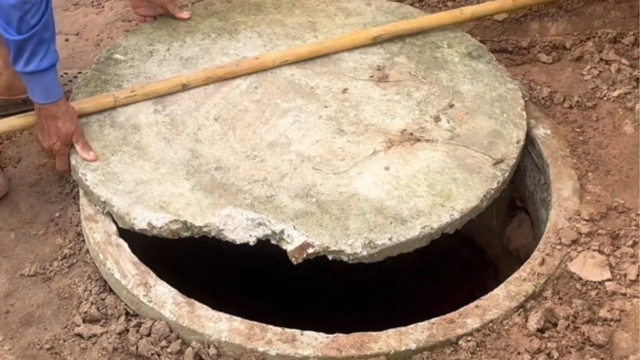 Thái Lan: Chồng đột nhiên mất tích, 3 năm sau vợ kinh hãi phát hiện 1 bộ xương dưới bể phốt ngay trong vườn- Ảnh 2. Thái Lan: Chồng đột nhiên mất tích, 3 năm sau vợ kinh hãi phát hiện 1 bộ xương dưới bể phốt ngay trong vườn- Ảnh 2.