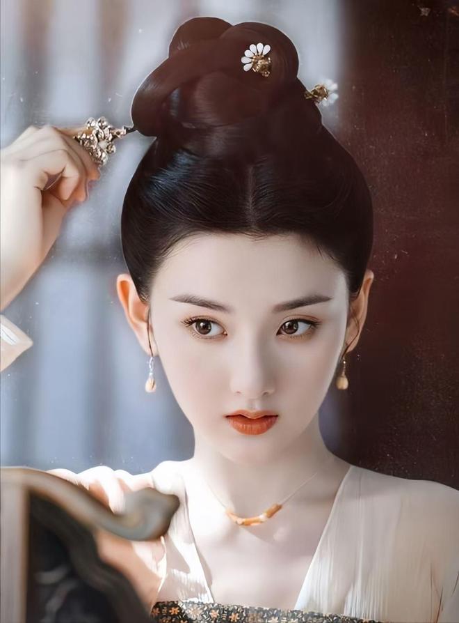 Dàn sao thi nhau “hồi sinh” sau bê bối: