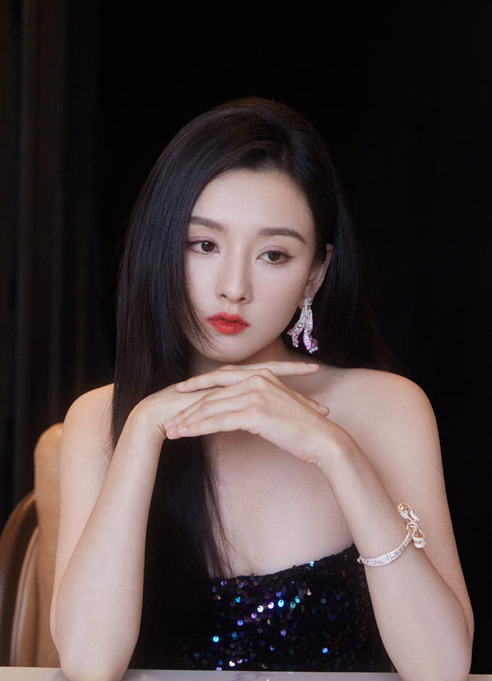 Dàn sao thi nhau “hồi sinh” sau bê bối: