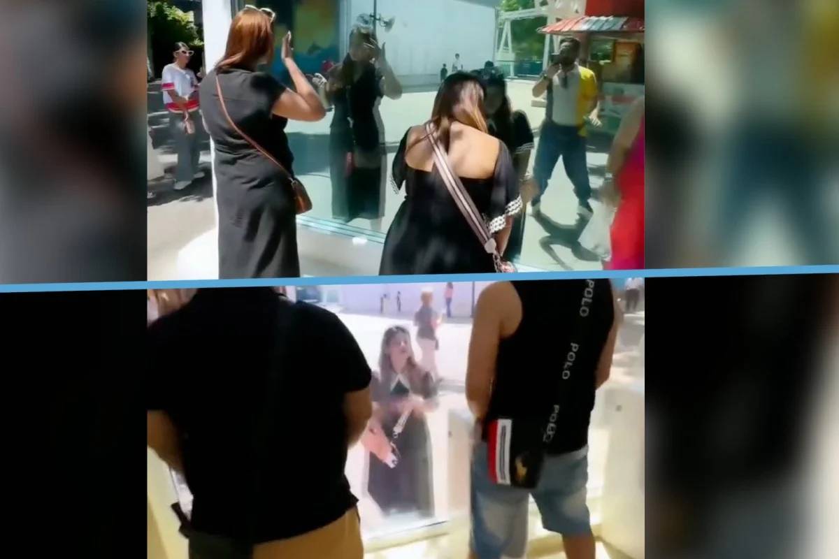 Công viên gây phẫn nộ khi lắp gương 2 chiều trong WC, cho phép đàn ông vừa đi vệ sinh vừa ngắm phụ nữ- Ảnh 1. Công viên gây phẫn nộ khi lắp gương 2 chiều trong WC, cho phép đàn ông vừa đi vệ sinh vừa ngắm phụ nữ- Ảnh 1.