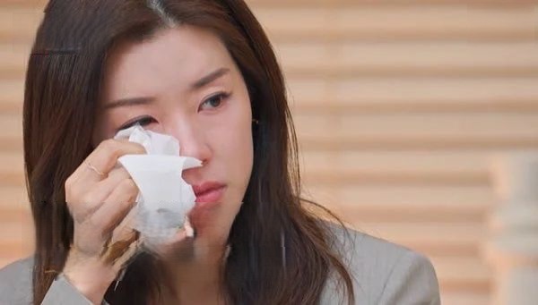 1 nữ diễn viên rút khỏi showbiz trong tủi hổ: