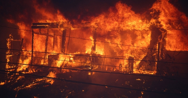 Cảnh tượng khủng khiếp như hỏa ngục trong vụ cháy rừng ở Los Angeles 26 Cảnh tượng khủng khiếp như hỏa ngục trong vụ cháy rừng ở Los Angeles c6 17363260298891741965935 0 0 495 792 crop 1736326042814558697380jpg