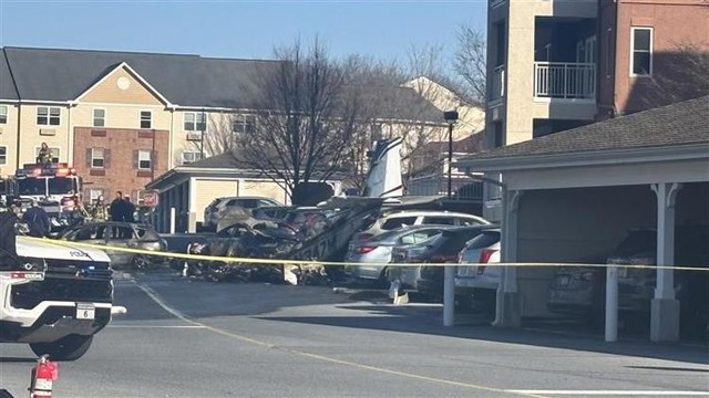 Nóng: Máy bay rơi thẳng xuống khu dân cư tại Mỹ tạo ra