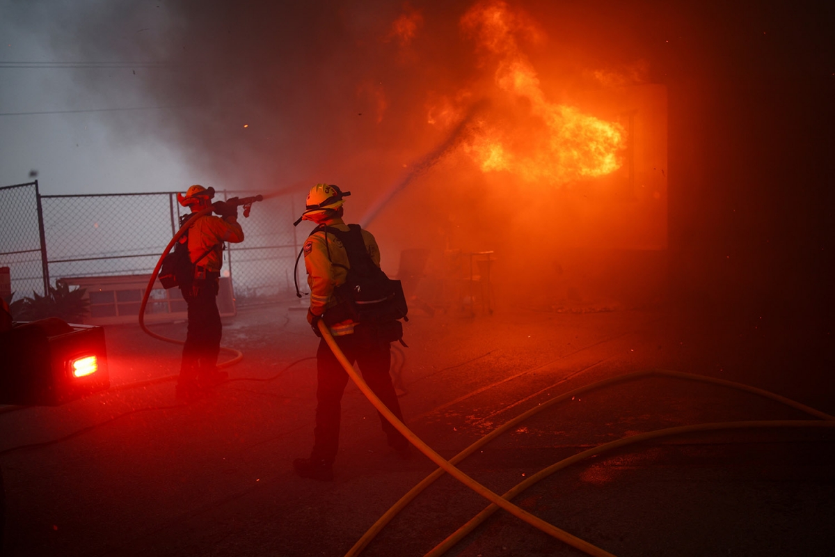 Cảnh tượng khủng khiếp như hỏa ngục trong vụ cháy rừng ở Los Angeles- Ảnh 9. Cảnh tượng khủng khiếp như hỏa ngục trong vụ cháy rừng ở Los Angeles- Ảnh 9.