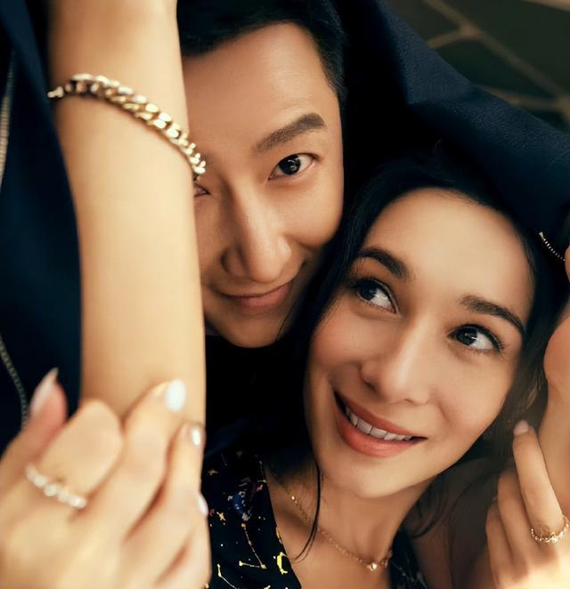 Cuộc hôn nhân lạ lùng của nam thần Super Junior: Vợ chồng ngủ riêng, bà xã kết bạn với người yêu cũ- Ảnh 2. Cuộc hôn nhân lạ lùng của nam thần Super Junior: Vợ chồng ngủ riêng, bà xã kết bạn với người yêu cũ- Ảnh 2.