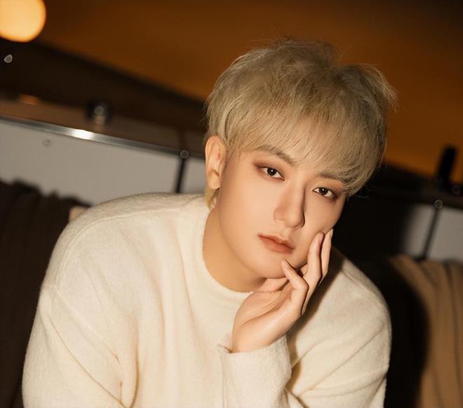 “Mỹ nam chủ tịch showbiz” mất kiểm soát trên truyền hình, chửi thề loạn xạ phải có người can ngăn- Ảnh 4. “Mỹ nam chủ tịch showbiz” mất kiểm soát trên truyền hình, chửi thề loạn xạ phải có người can ngăn- Ảnh 4.