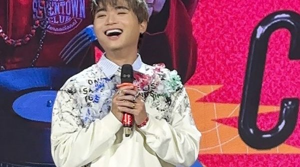 Ca sĩ HuyR “mời fan ăn cỗ” ca si av 1747812473 417 width740height495 auto cropjpg