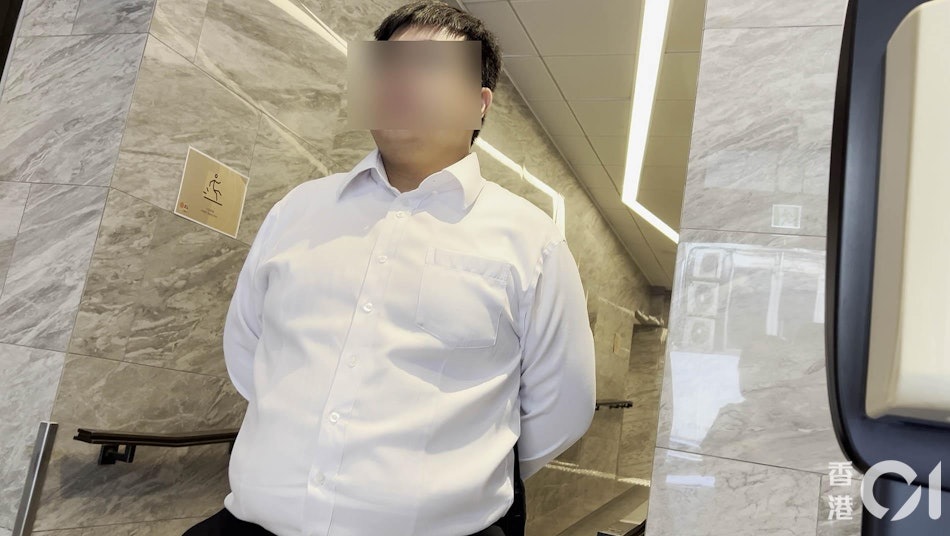 Truyền thông Hồng Kông hé lộ cánh tay phải của